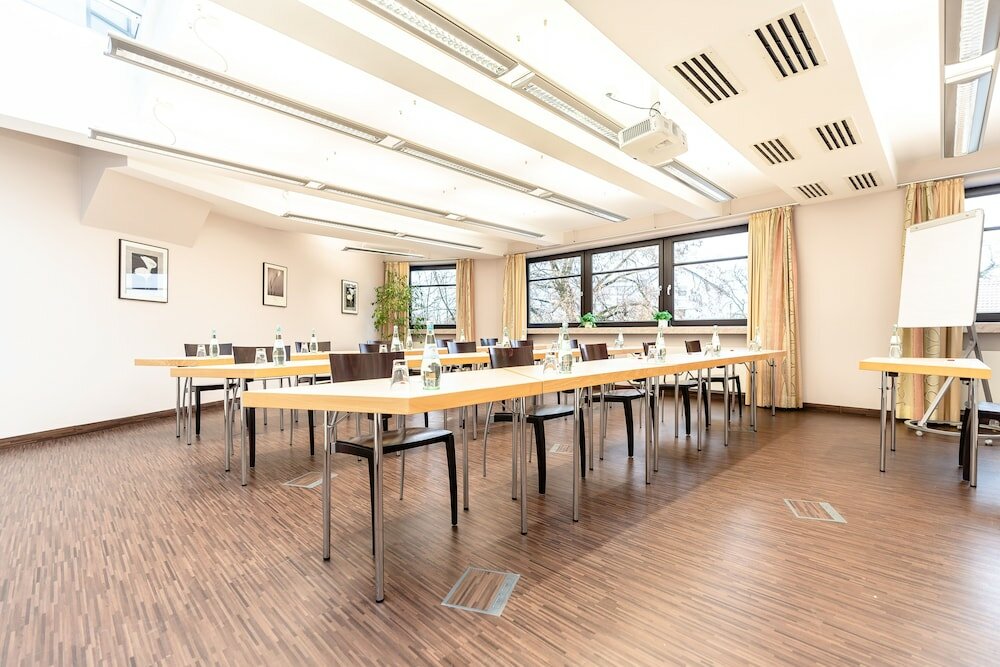 Фото Hotel Demas Unterhaching