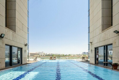 Апартаменты Panoramic Sea View W Pool & Gym Access в Герцлии