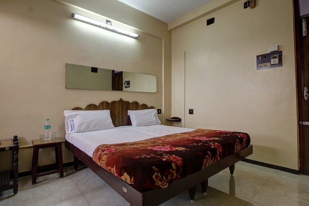 Фото Spot On 45084 Hotel Navaratna Deluxe