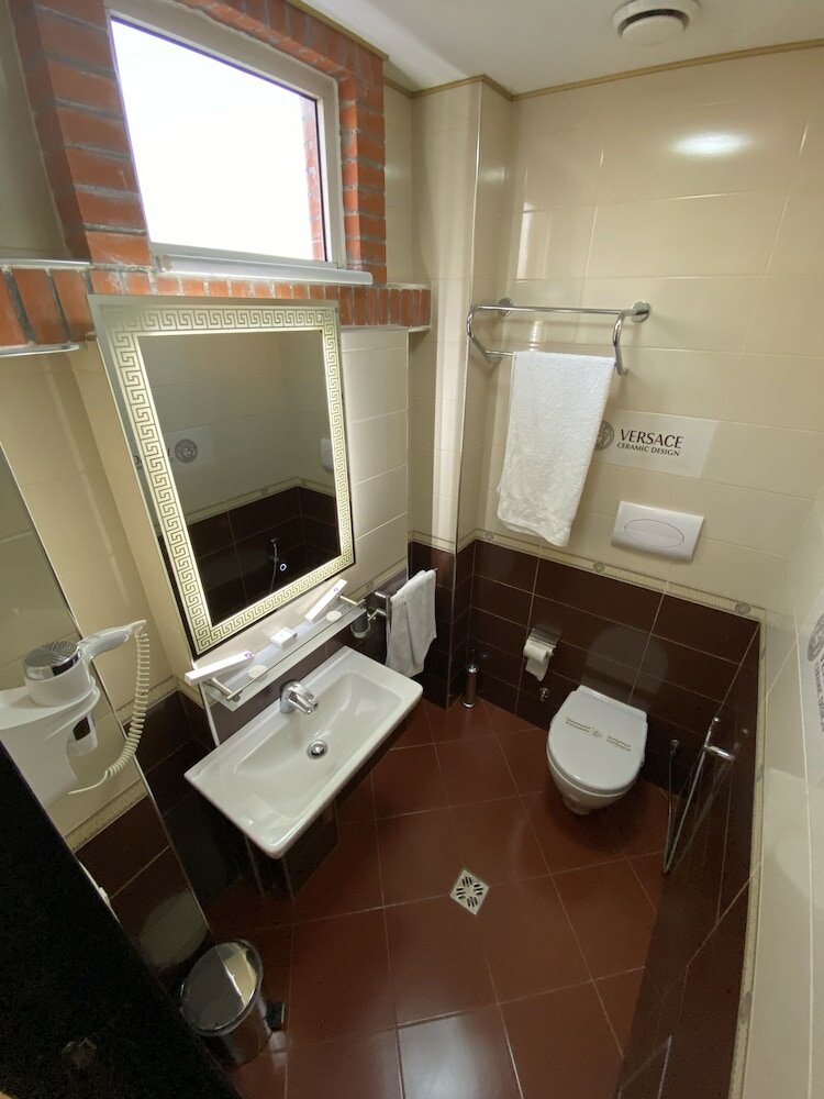 Фото The Red Bricks Hotel