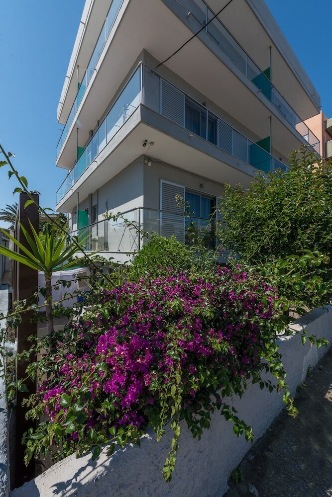 Фото 7 Palms Hotel Apartments