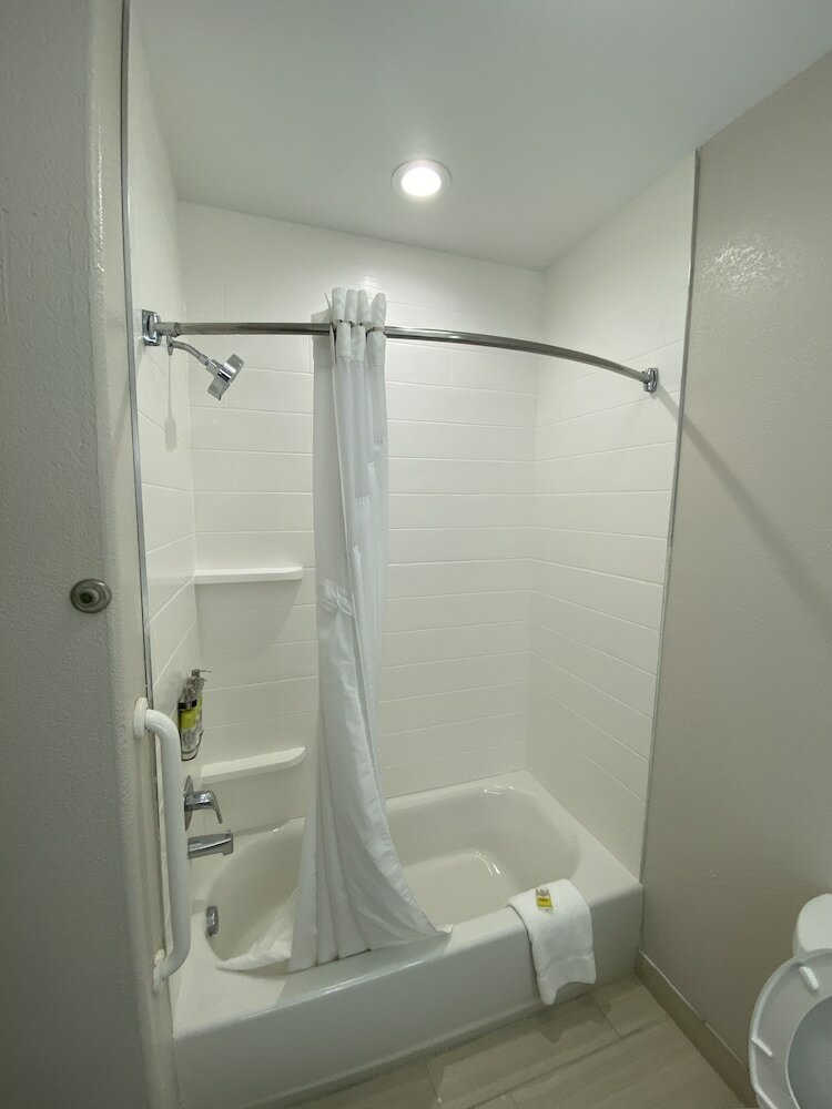 Фото Holiday Inn Express Hotel & Suites Galveston West-Seawall, an Ihg Hotel