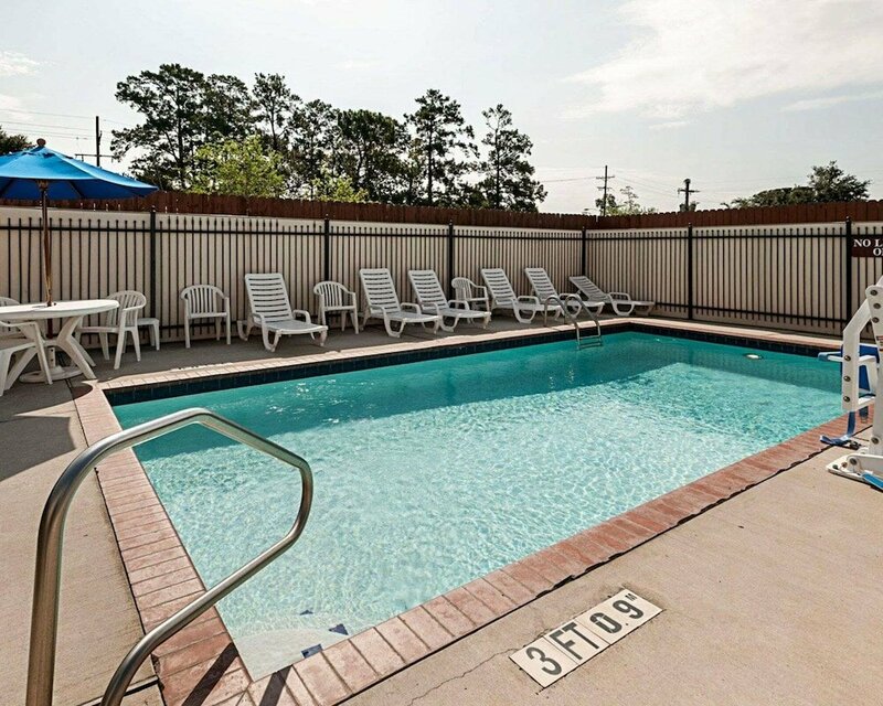 Гостиница Comfort Suites Lake Charles в Лейк-Чарльзе