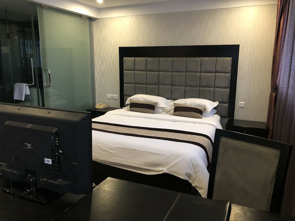 Фото Henry Business Hotel