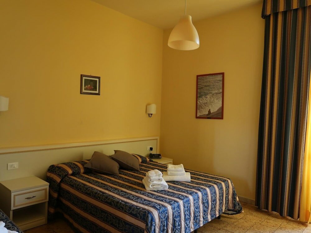 Фото Hotel Marine