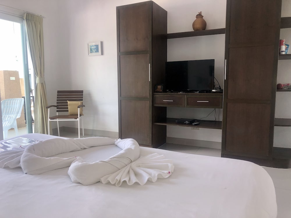 Фото Nadivana Serviced Apartments