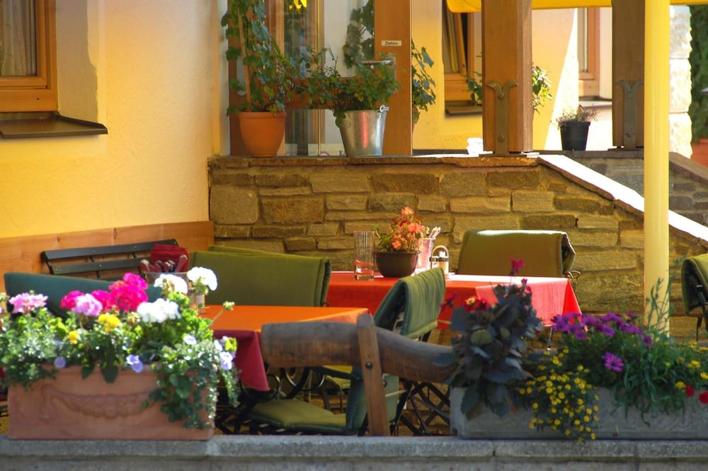 Фото Hotel Braeuwirt