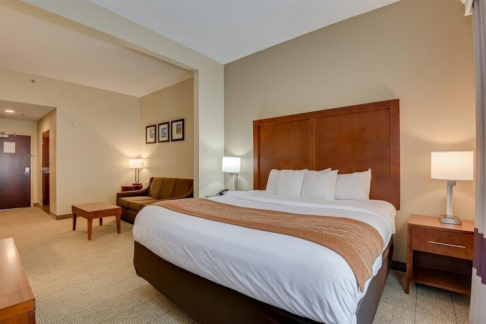 Фото Comfort Inn & Suites