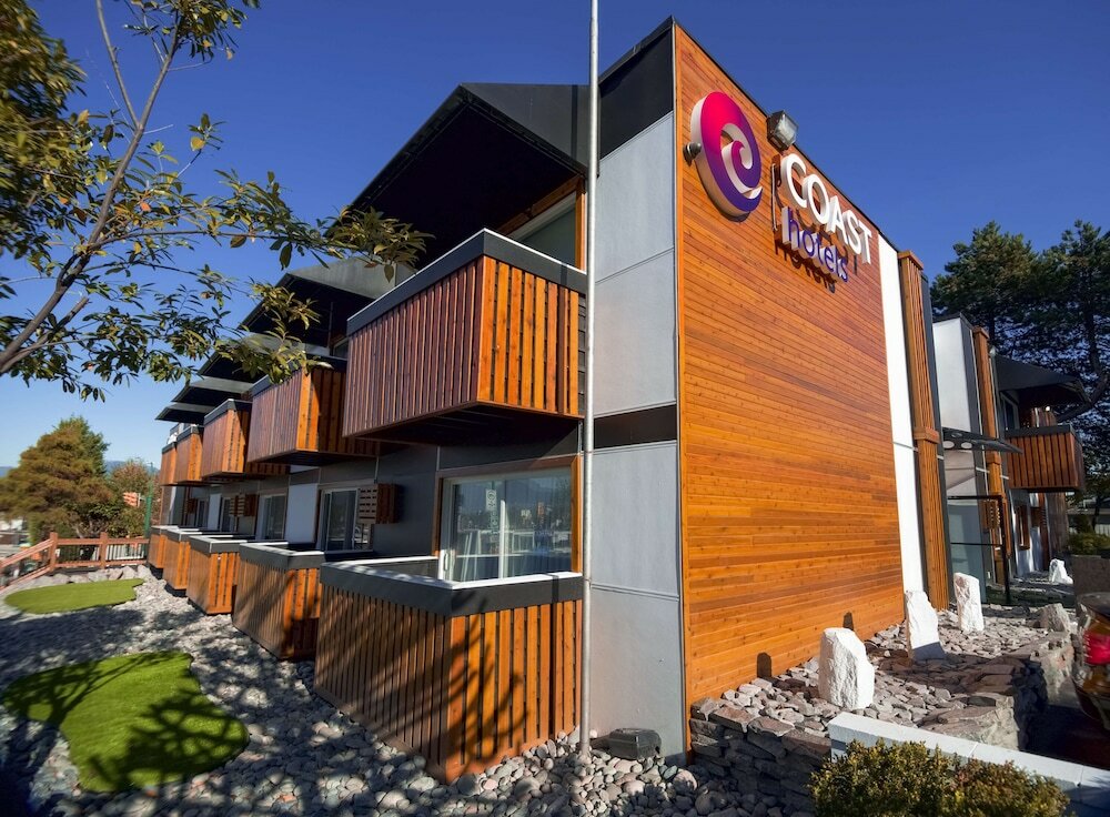 Фото Coast Metro Vancouver Hotel