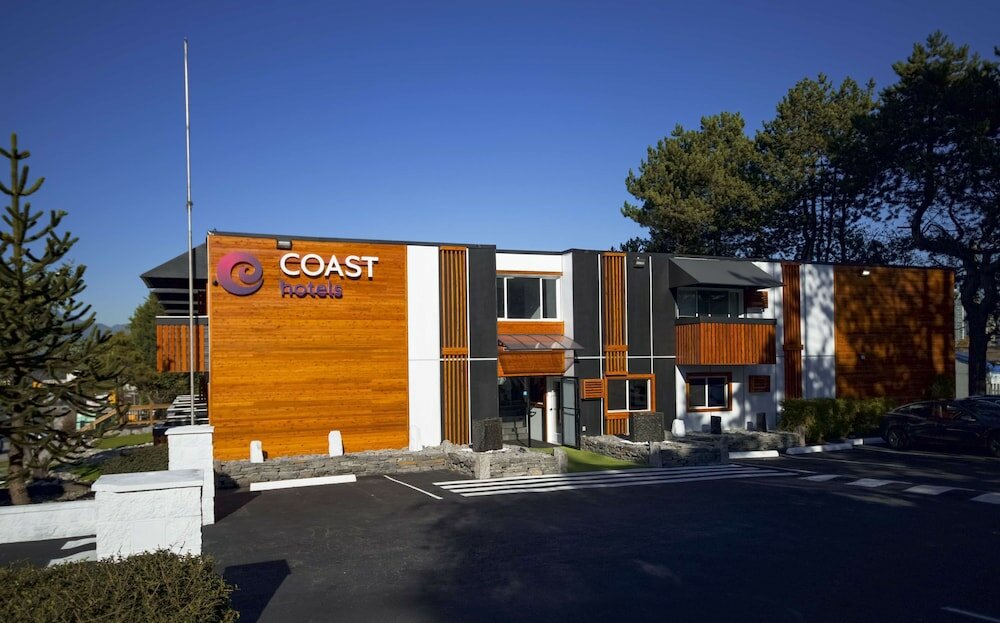 Фото Coast Metro Vancouver Hotel
