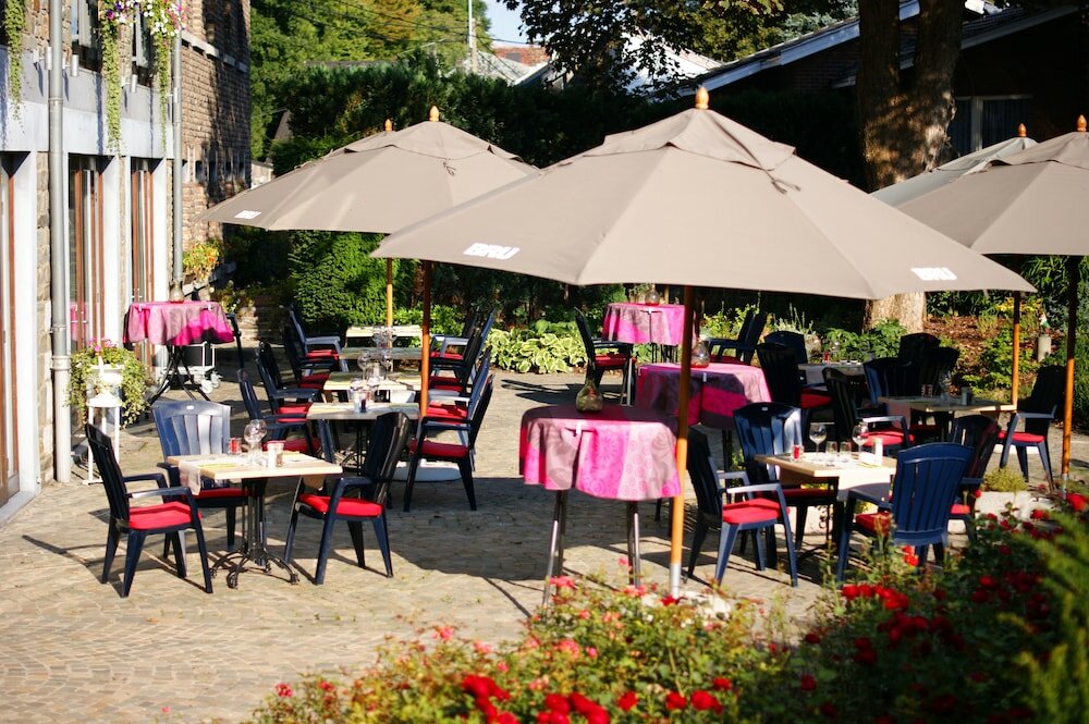 Фото Hostellerie La Villa Des Roses