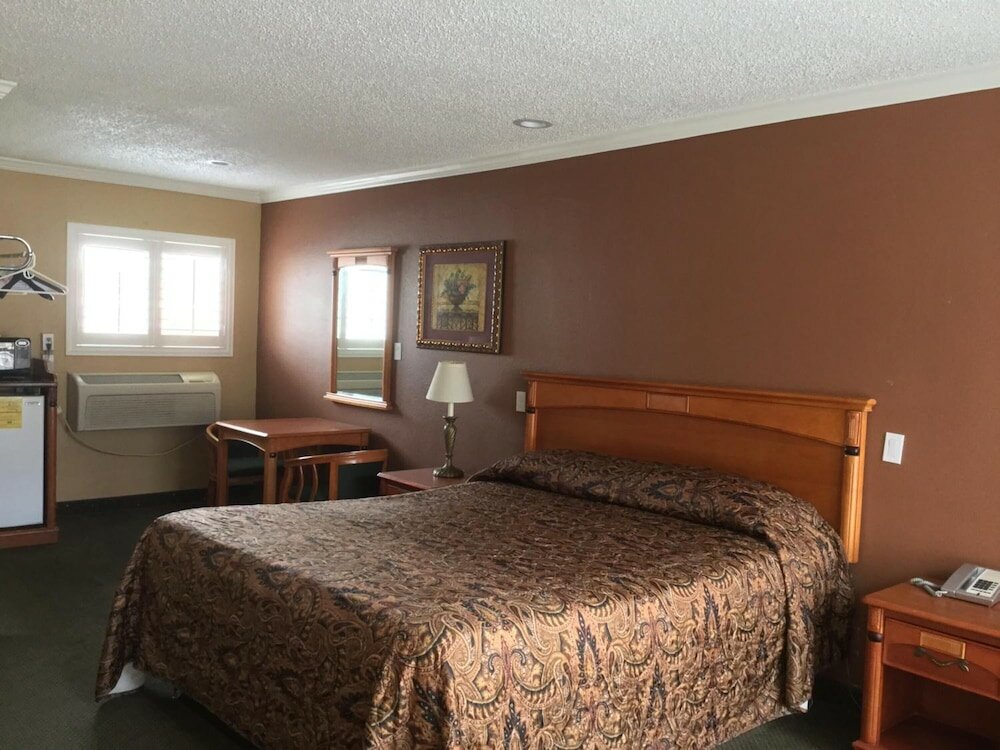 Фото Bevonshire Lodge Motel