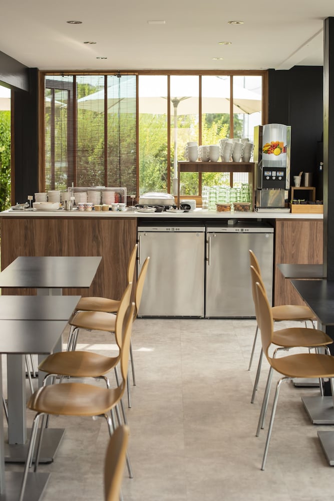 Фото The Originals Access, Hôtel Bordeaux Aéroport