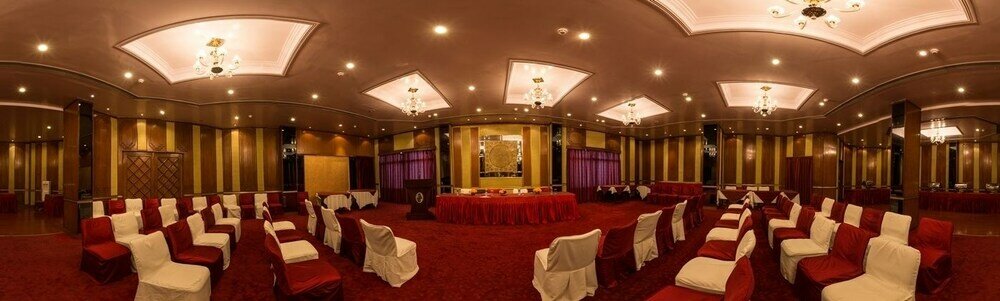 Фото Hotel Jaipur Palace