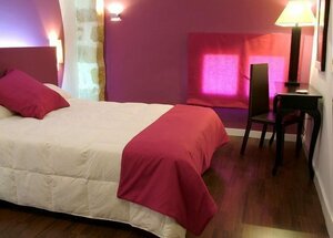 Fuentenueva (Autonomous Community of Andalusia, Provincia de Granada, Cullar Vega, Avenida del Carmen, 15), hotel