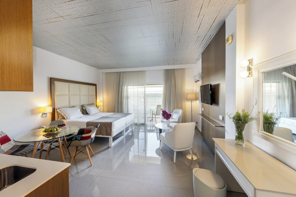 Фото King Jason Paphos