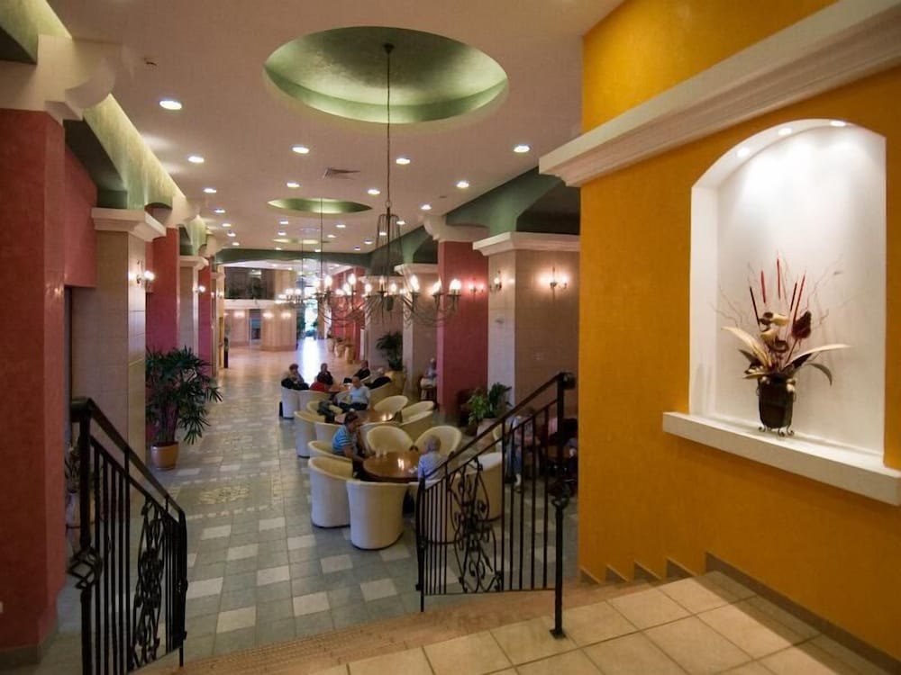 Фото Hotel Hrizantema