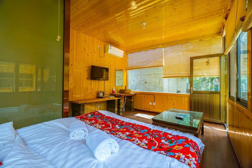 Фото Yijie Holiday Hotel Water GreatWall No. 2