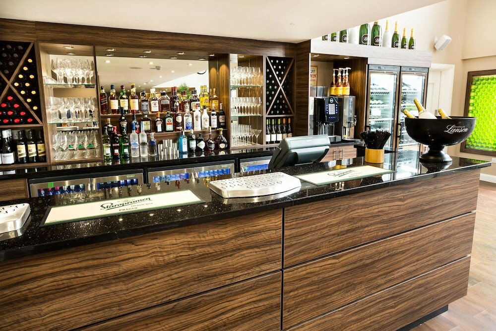 Фото DoubleTree by Hilton Milton Keynes