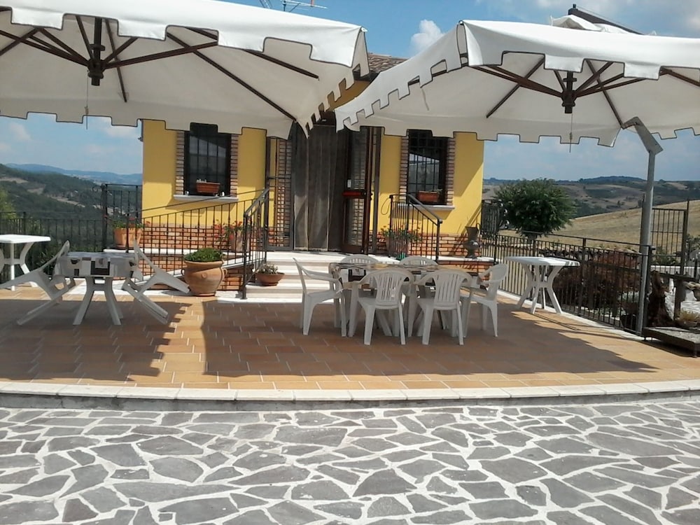 Фото Agriturismo i Tre Ulivi