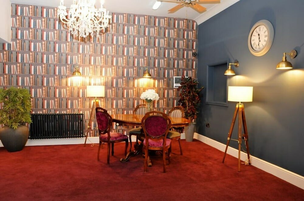 Фото The Royal Hotel Crewe