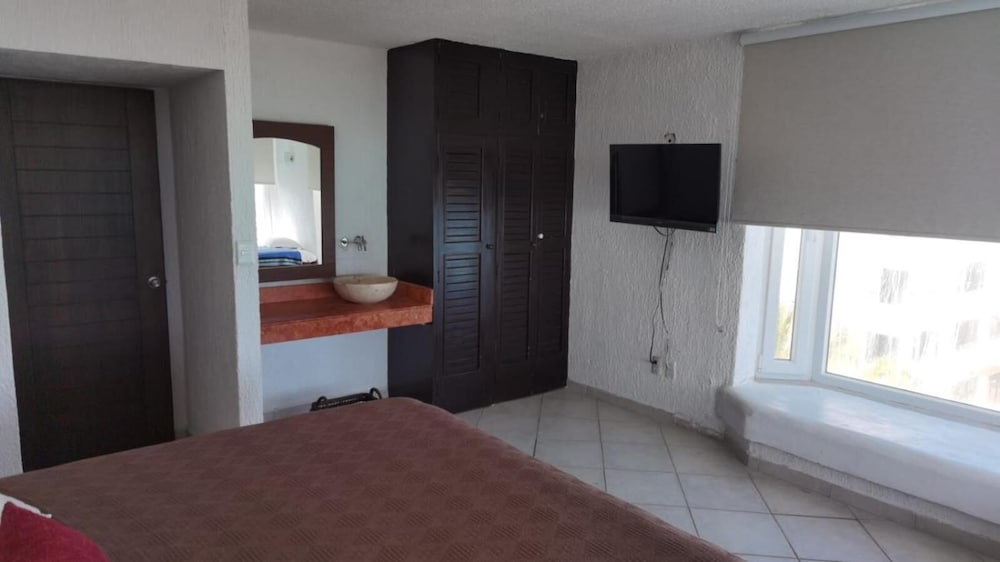 Фото Ocean Front Suites by Rodero Condos