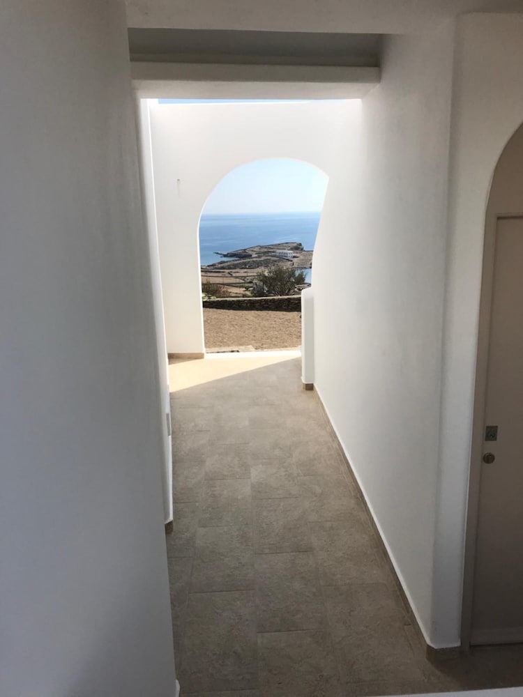 Фото Theasis Luxury Suites