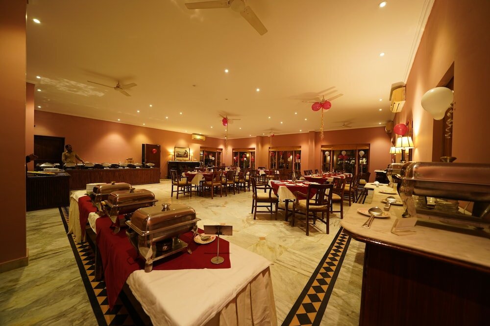 Фото Hotel Dev Vilas