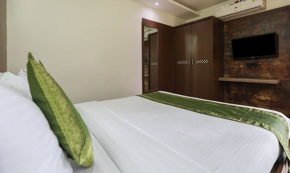 Фото Treebo Select Grand Premier Suites