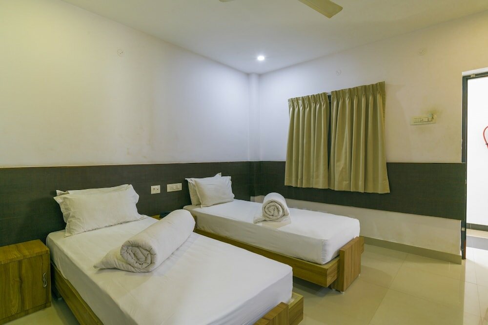 Фото Crescent Inn Navallur