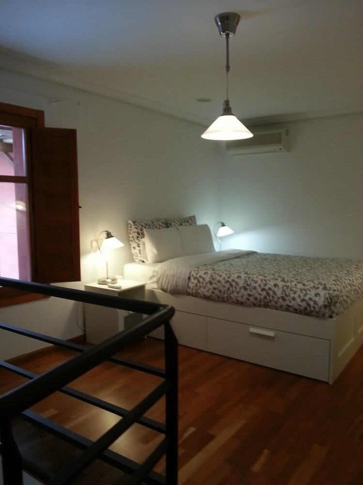 Фото Duplex University City Centre