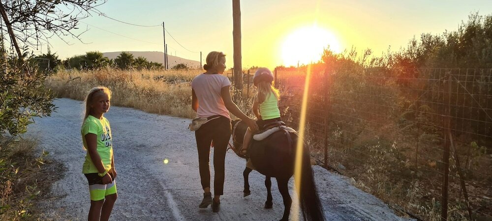 Фото Arion Stables & Apartments