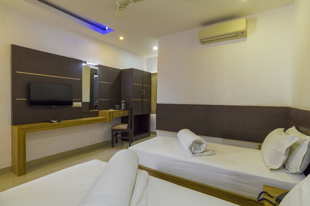 Фото Crescent Inn Navallur