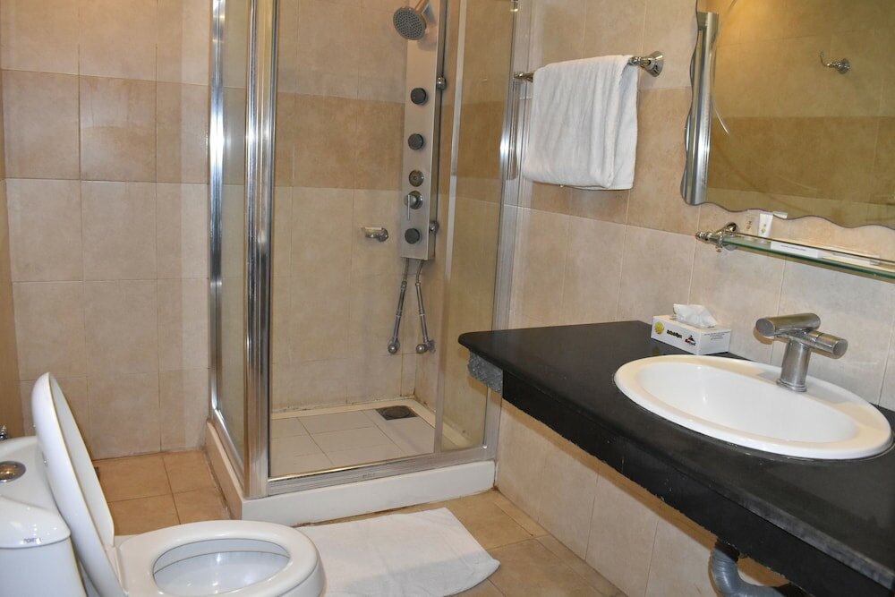 Фото Safari Club 2 Bahria Town