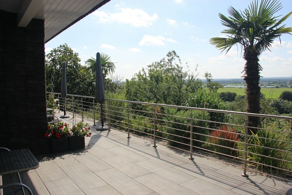 Фото Hotel Zum Halbmond