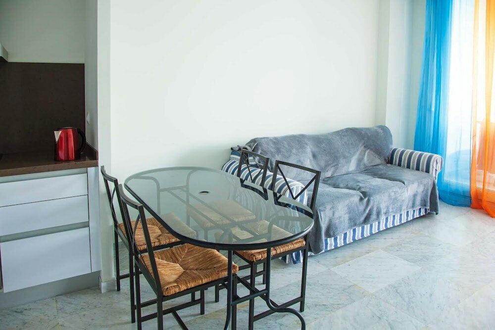 Фото Romantic Holiday Apartments