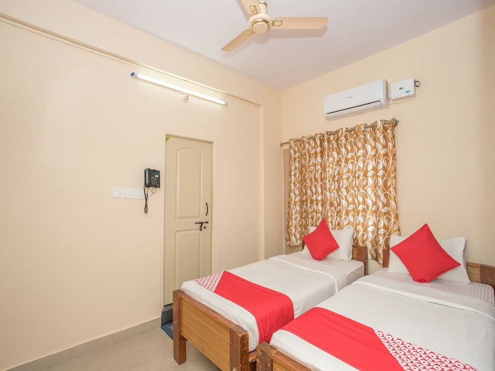 Фото Oyo 12776 SV Suites