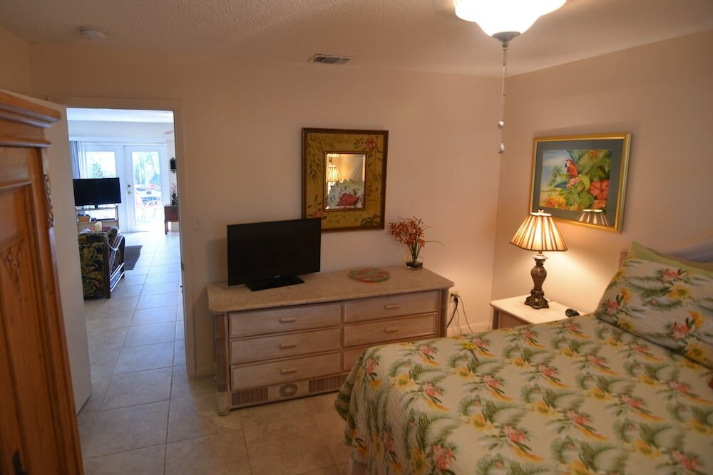 Фото Oasis at John's Pass Madeira Beach