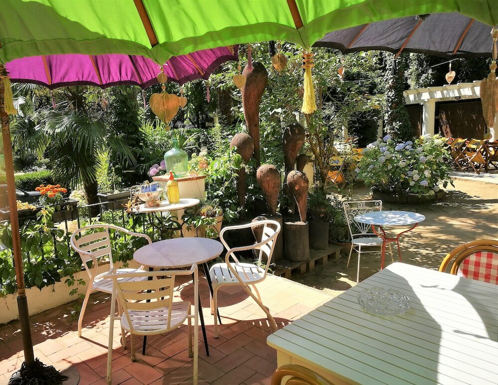 Фото Hostal Montsoliu