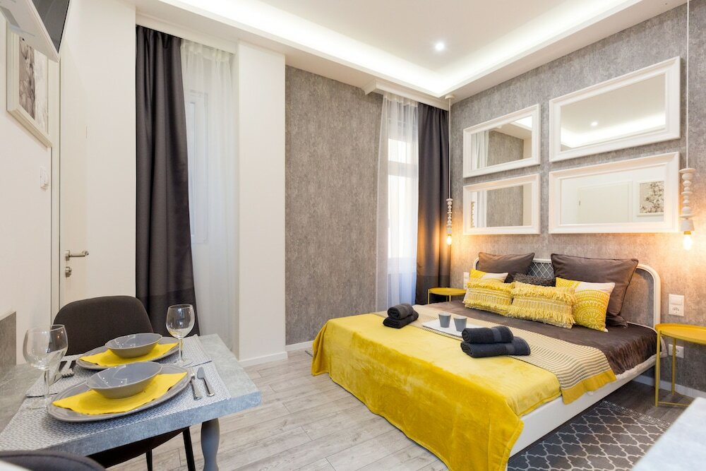 Фото Budapest Holidays Fashion