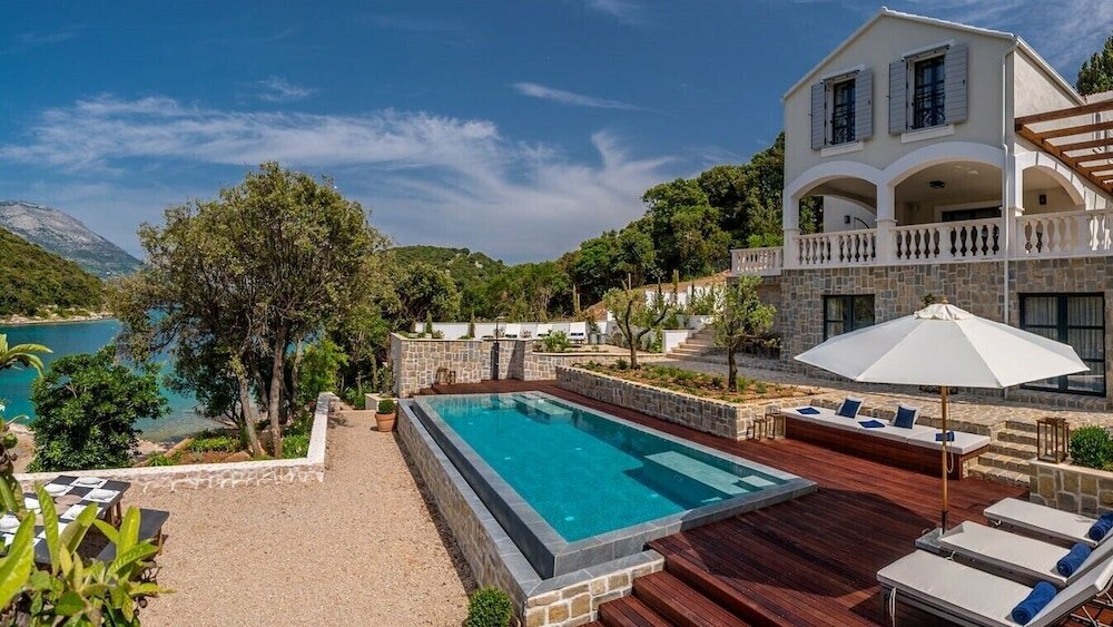 Фото Beachfront Villa Feodora Grande