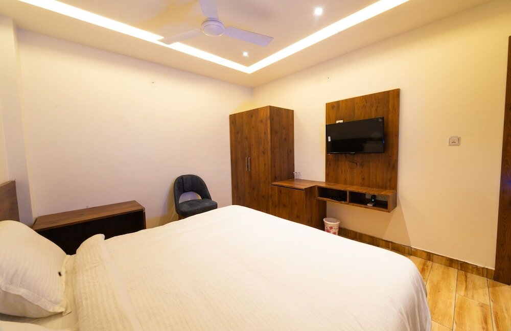 Фото Hotel Aishwarya And Restaurant