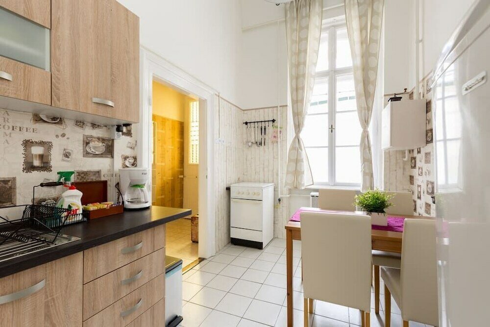 Фото Hunyadi 3 Apartment