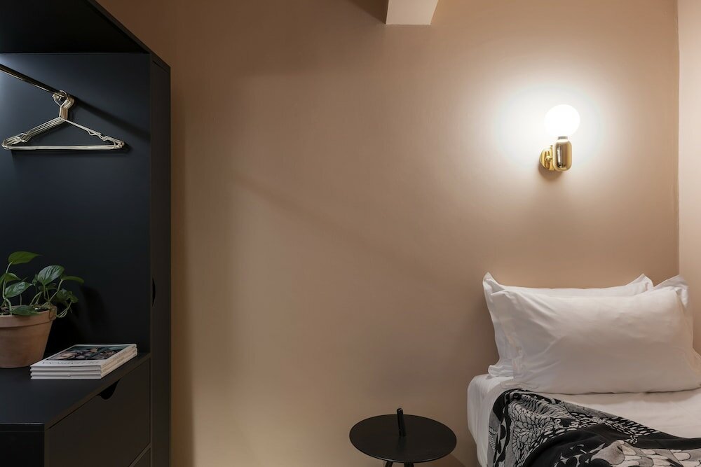 Фото Whitworth Locke