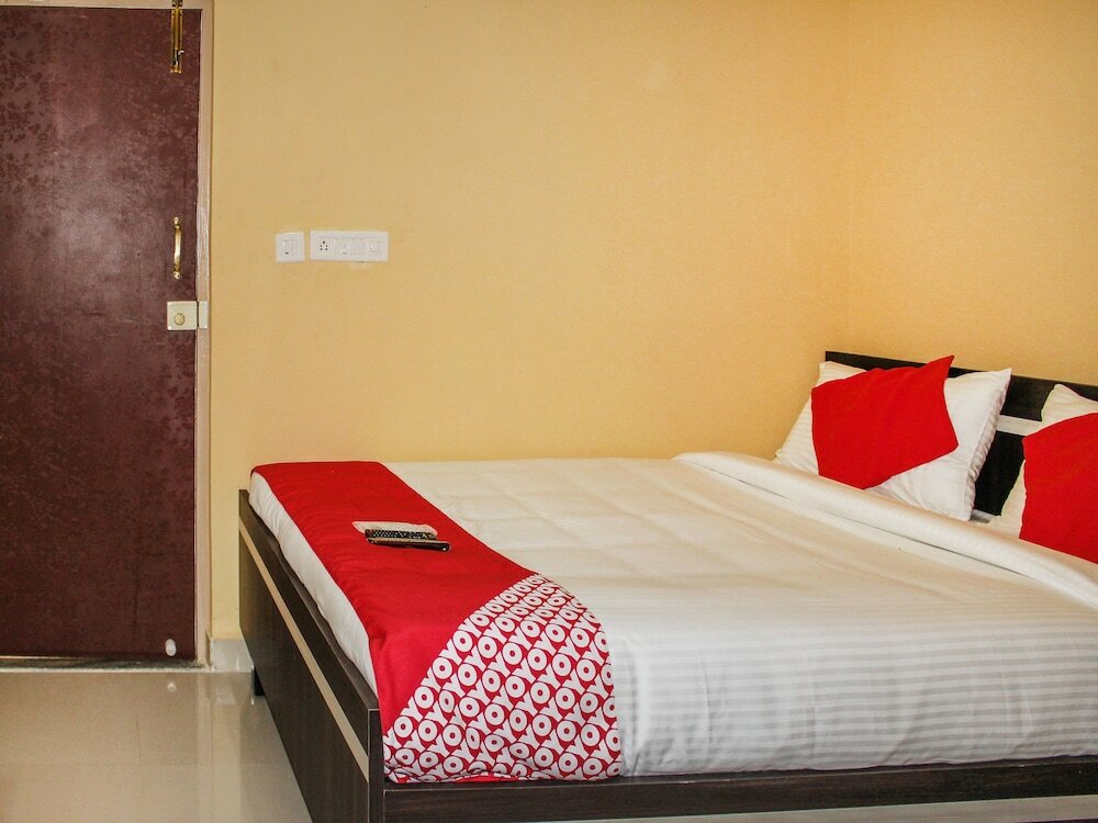 Фото Oyo 12840 Sri Guru Residency