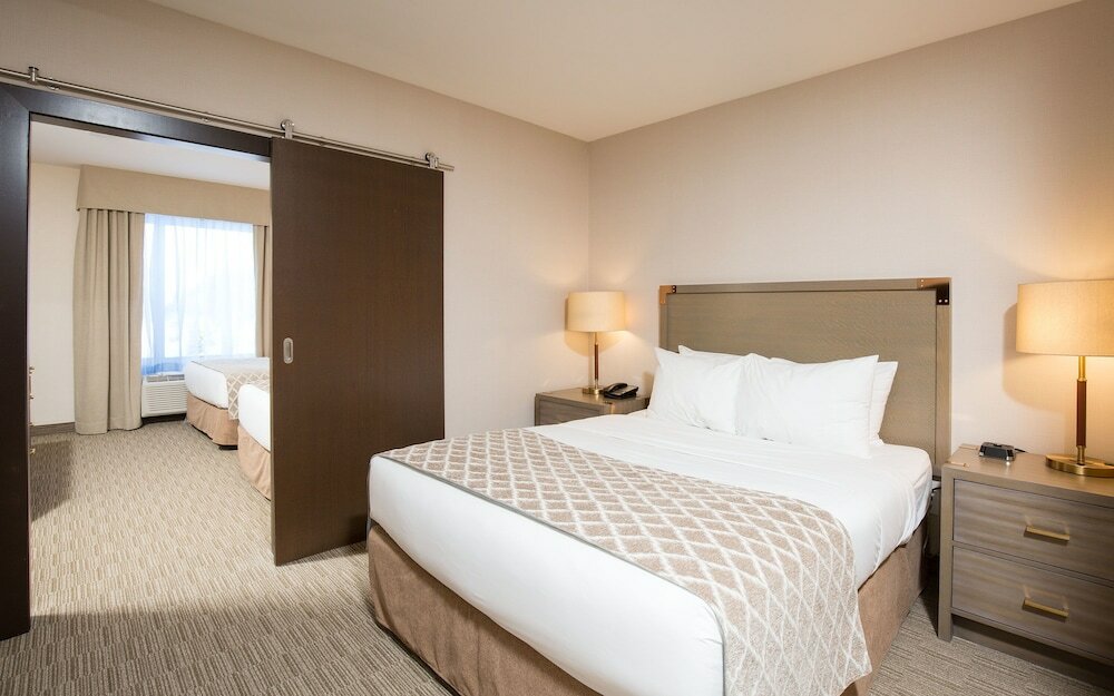 Фото Pomeroy Inn & Suites Prince George