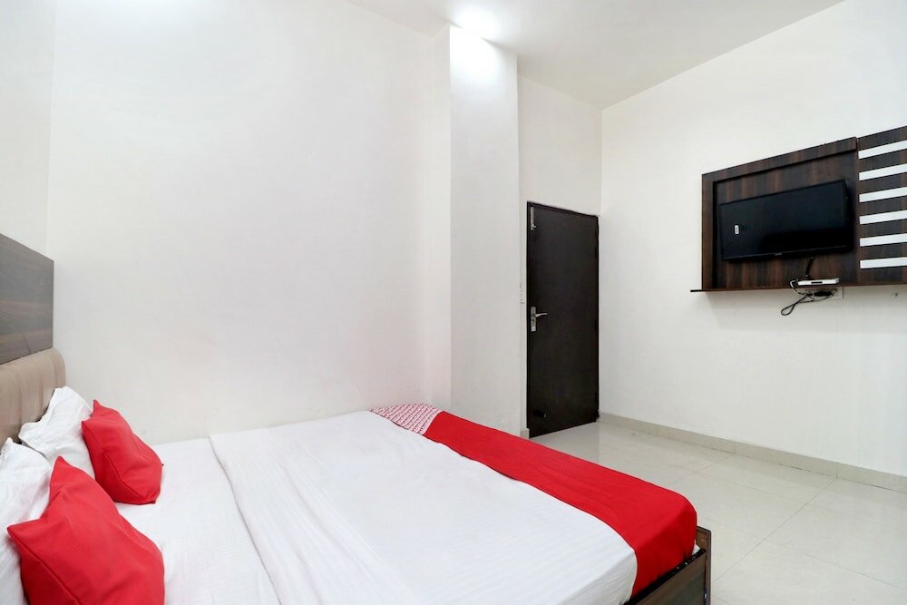 Фото Oyo 16379 Hotel LivInn Hub