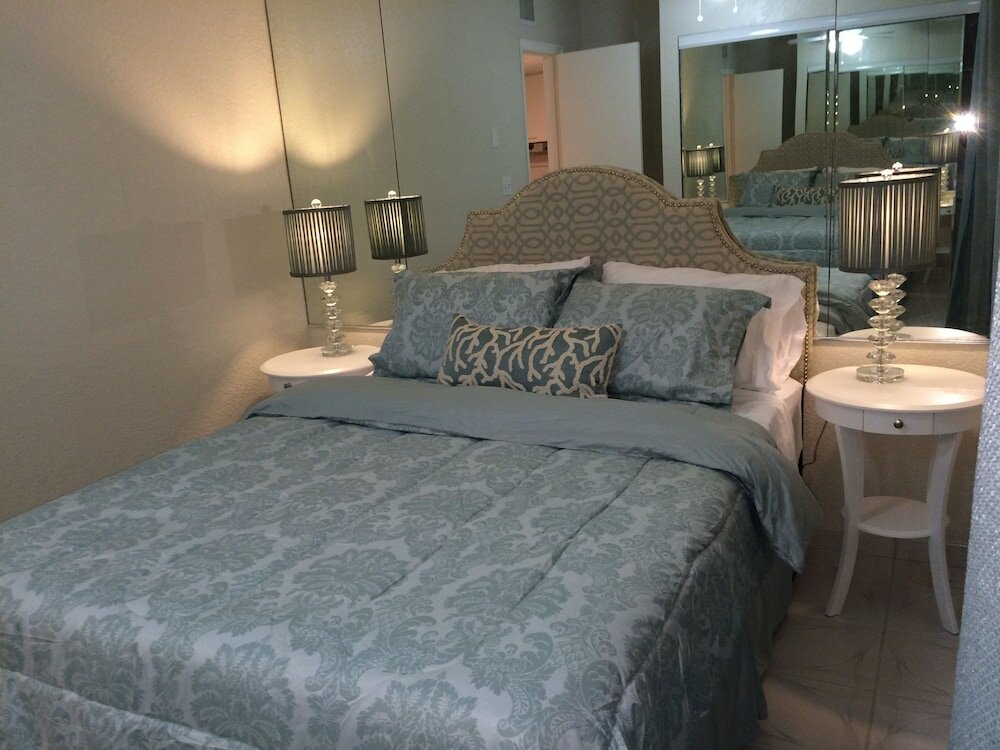 Фото Hollywood by the Sea Hotel