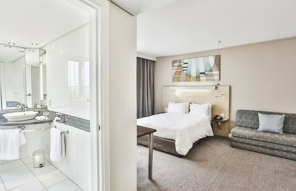 Фото Holiday Inn Express Sandton Woodmead, an Ihg Hotel