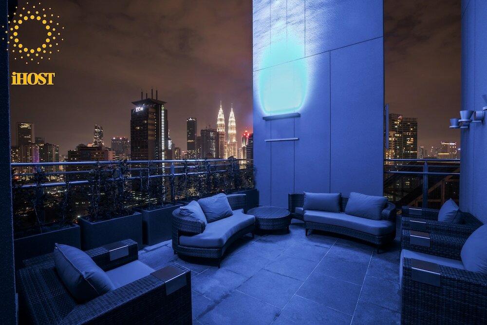 Фото Expressionz Suites by iHost Global